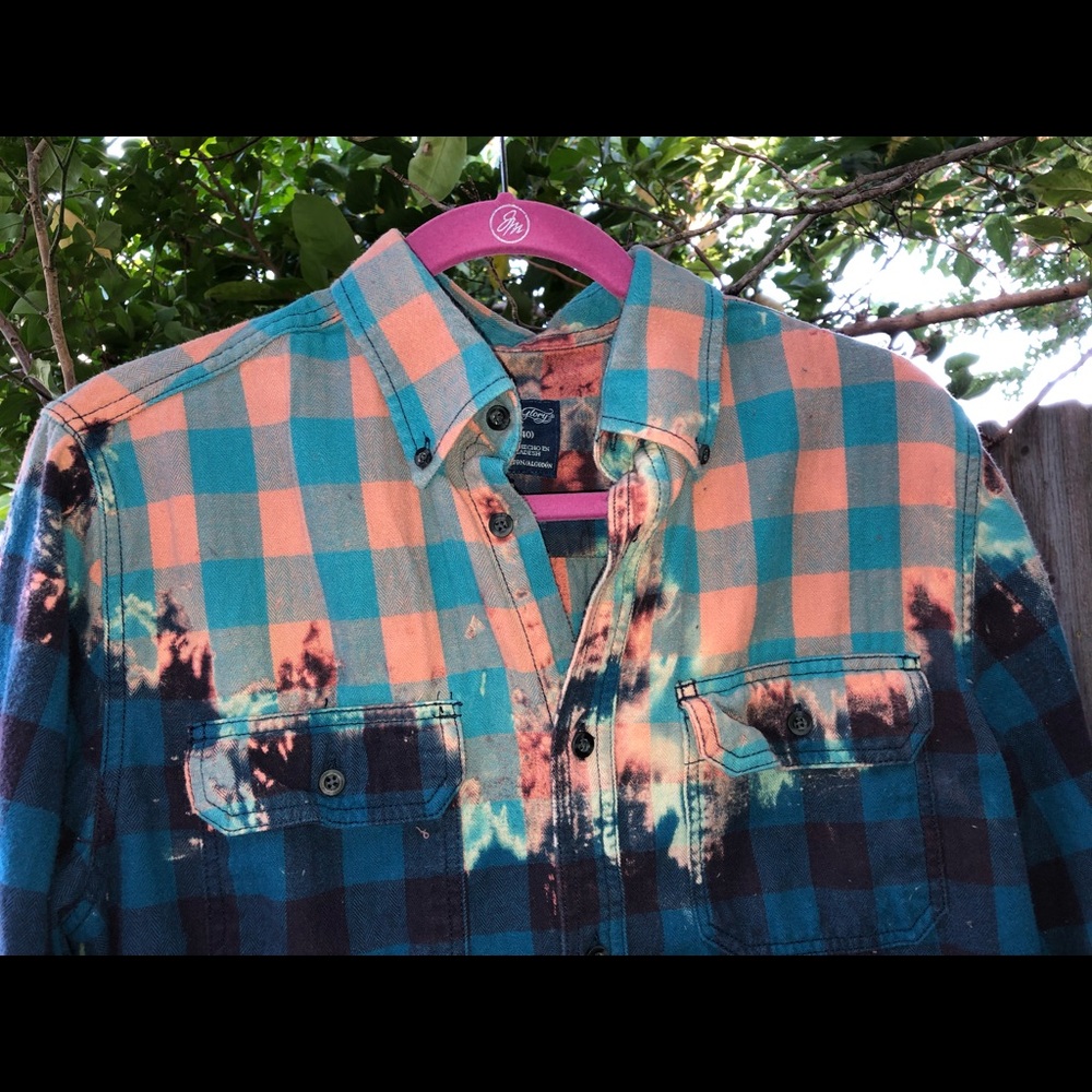 ONE OF A KIND Medium flannel  hand bleached - Picture 2 of 5